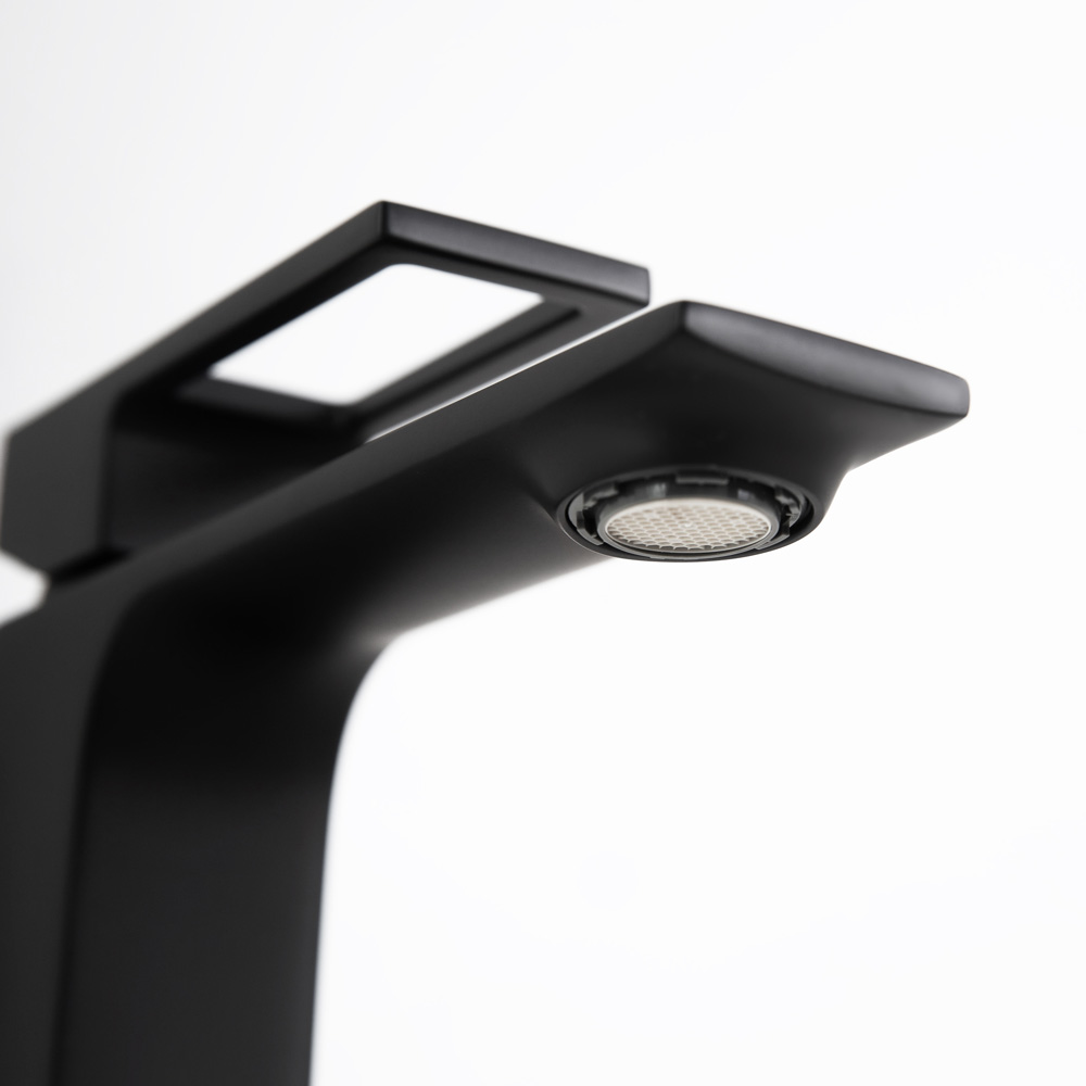 Смеситель BelBagno LUCE на раковину LUC-LVM-NERO