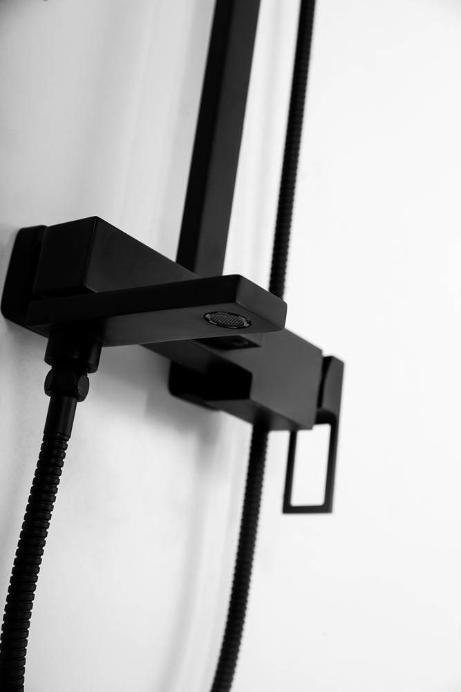 Душевая стойка BelBagno LUCE с изливом LUC-VSCM-NERO