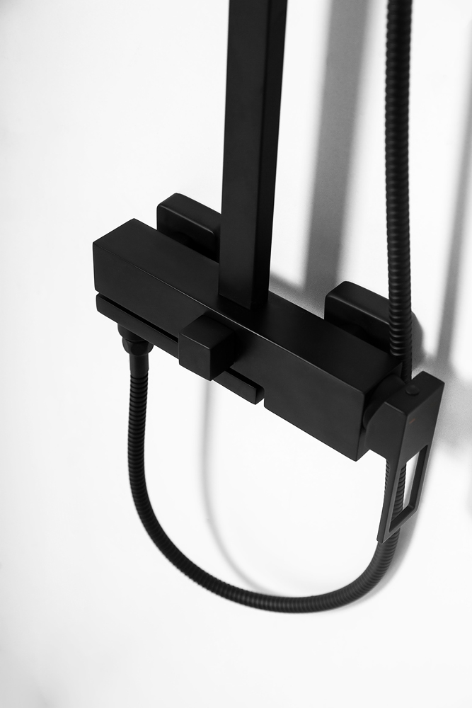 Душевая стойка BelBagno LUCE с изливом LUC-VSCM-NERO